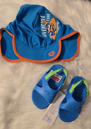 💙💙Casquette uv 2  ans et sandales piscine 21/22 💙💙