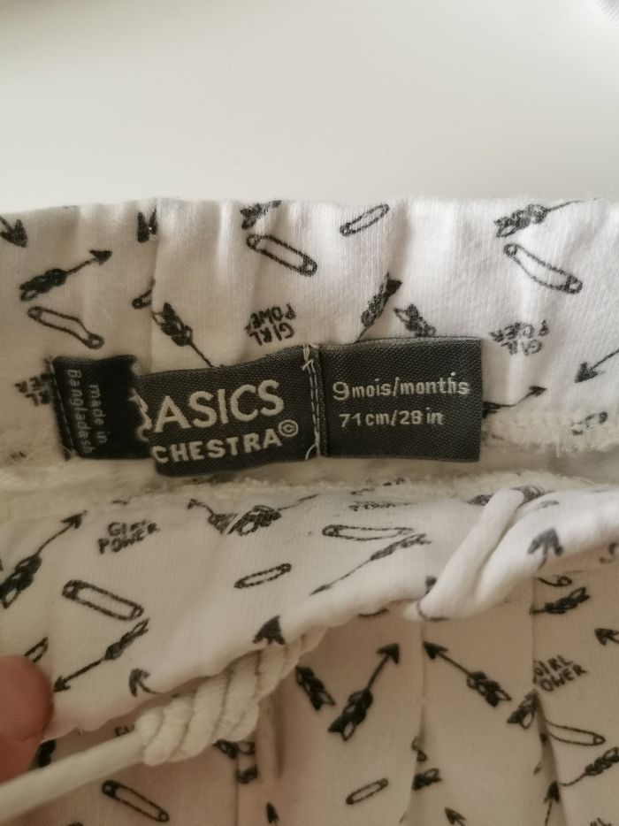 Lot de 3 articles avec 1 pantalon et 2 bodies orchestra 9 mois - photo numéro 3