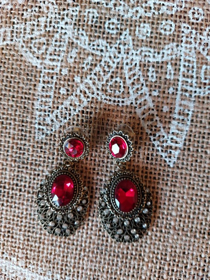 Boucles d'oreilles Camaïeu pierre rouge - photo numéro 2
