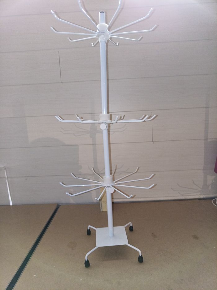 2 présentoirs a bijoux rotatif