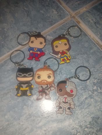 Lot portes clés Avengers neuf