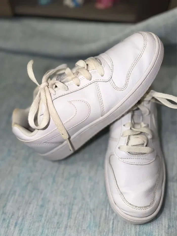 Basket Nike taille 36,5 - photo numéro 2