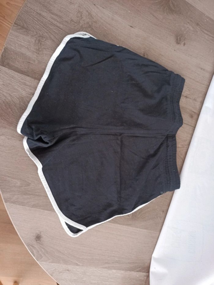 Short fille - photo numéro 6