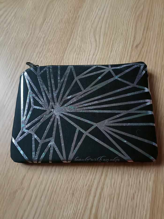 2 PALETTES URBAN DECAY VICE ET VICE AVEC SA POCHETTE NEUVES - photo numéro 5