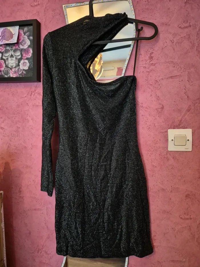 Robe noir pailletés - photo numéro 2