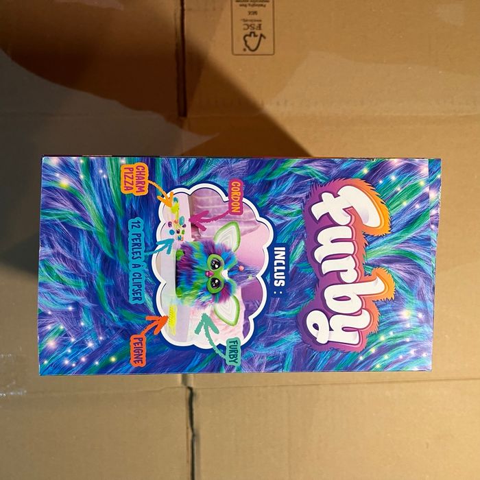 Furby Galaxie Aurore , peluche interactive brille dans le noir - photo numéro 3