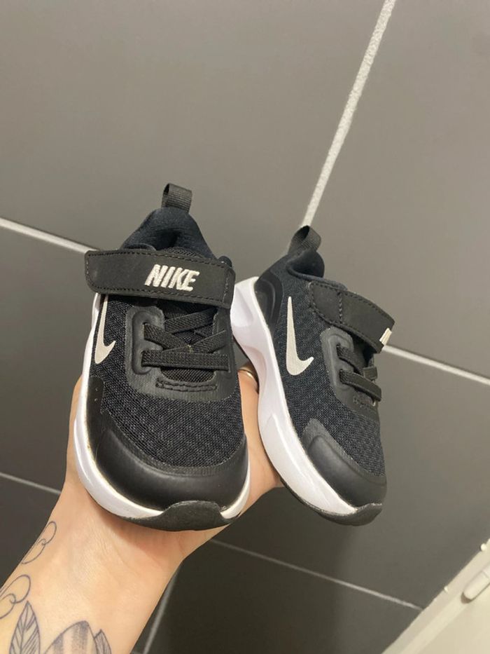 Basket nike taille 21 neuve - photo numéro 2