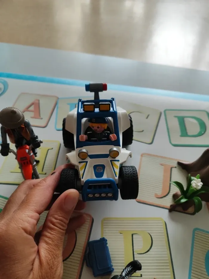 Playmobil policier voiturette et voleur - photo numéro 7