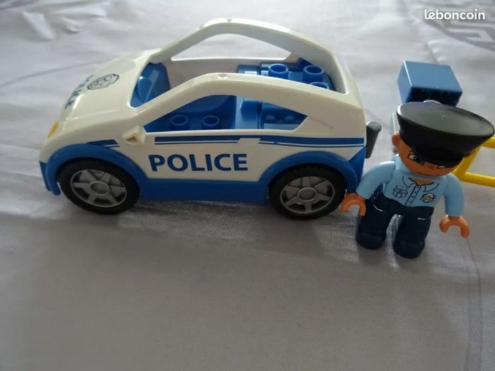 Lego Duplo
 Voiture de Police - photo numéro 5