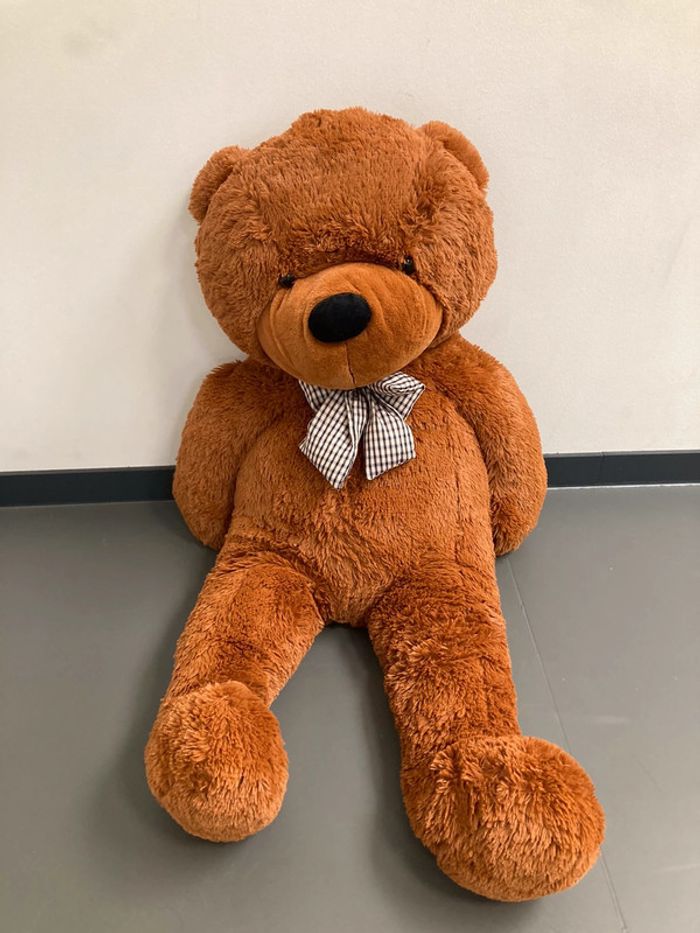 Ours en peluche géant