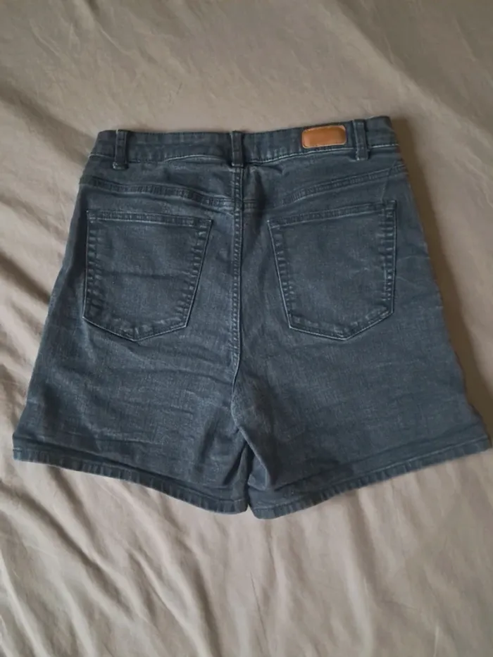 Short en jean noir - photo numéro 3