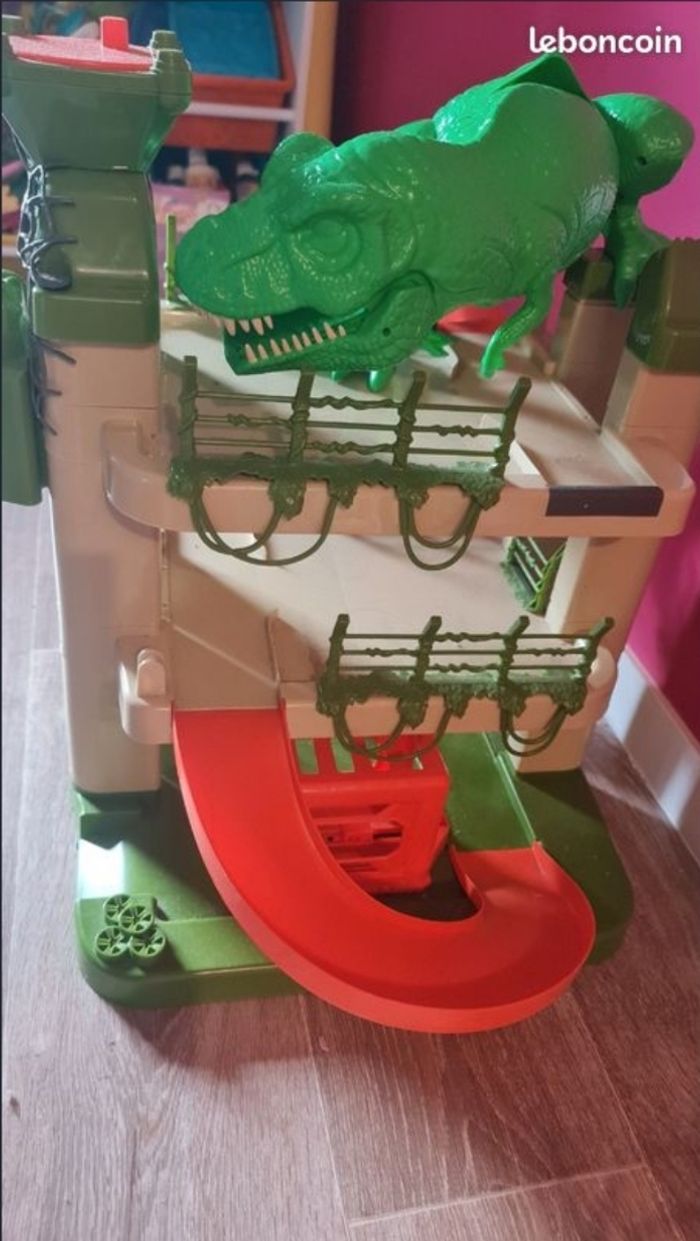 Garage a voiture dinosaure - photo numéro 2