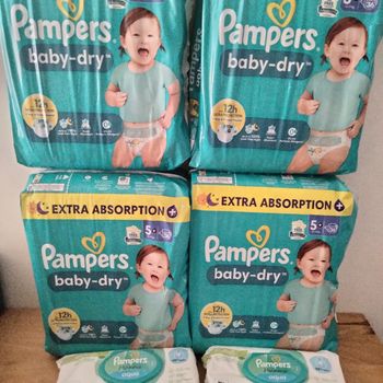 4 paquets de couches Pampers taille 5+ /+3 paquets de lingettes