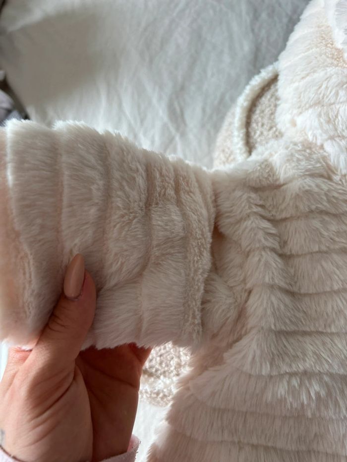 Manteau fausse fourrure - photo numéro 6