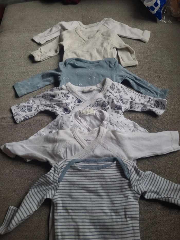 Lot bodies et pyjama garcon - photo numéro 2