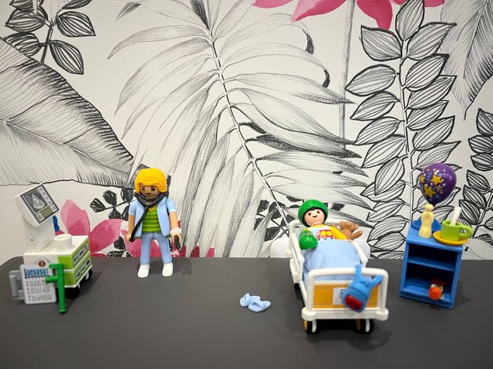 Playmobil hôpital 3 niveaux complet - photo numéro 3