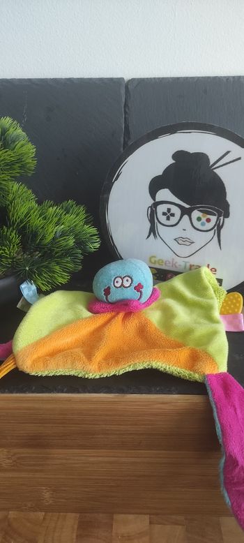 Doudou Futé plat pieuvre vert orange badabulle rose bleu dentition jaune Eponge