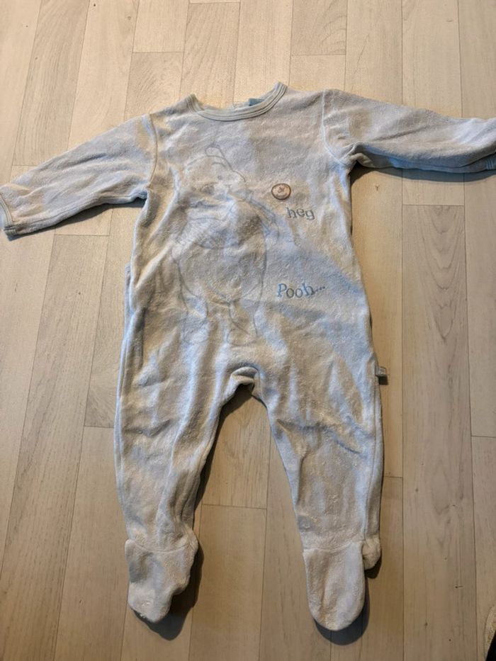 Pyjama Winnie bleu clair 6/9 mois velours très bon état