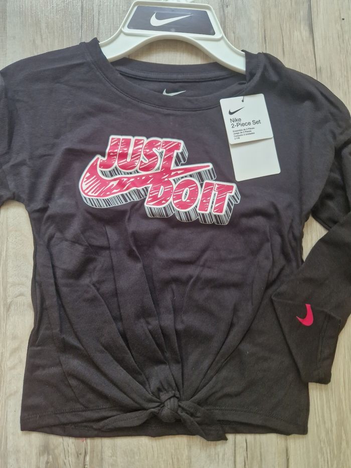 Ensemble Nike noir et fuchsia - photo numéro 5