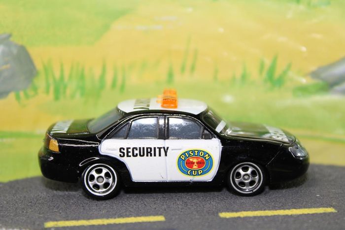 Disney Pixar cars Marlon "Clutches" McKAy - photo numéro 6