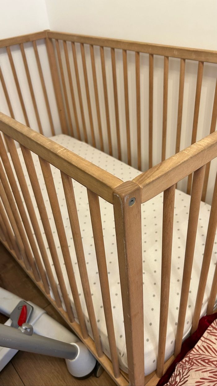 Lit bébé en bois à vendre - photo numéro 3