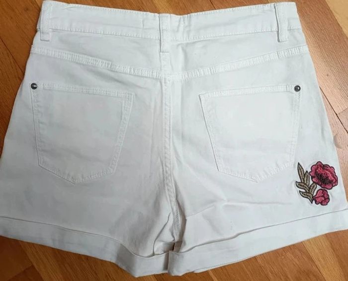 Short blanc Camaïeu brodé taille XS - 34 - photo numéro 2