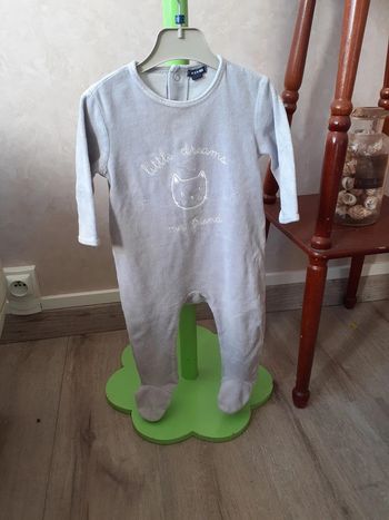 🐈Pyjama gris et blanc 9 mois🐈