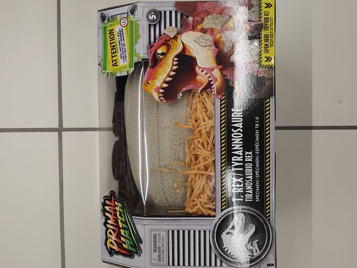 Primal hatch dino jurassic worl