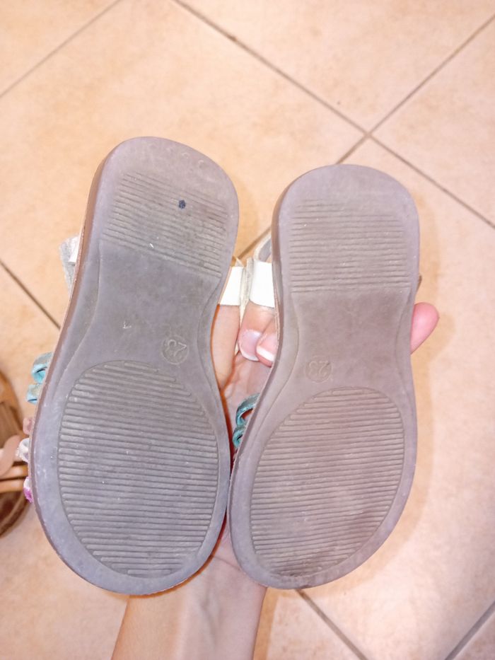 2 paires de chaussures d'été t.23 - photo numéro 3