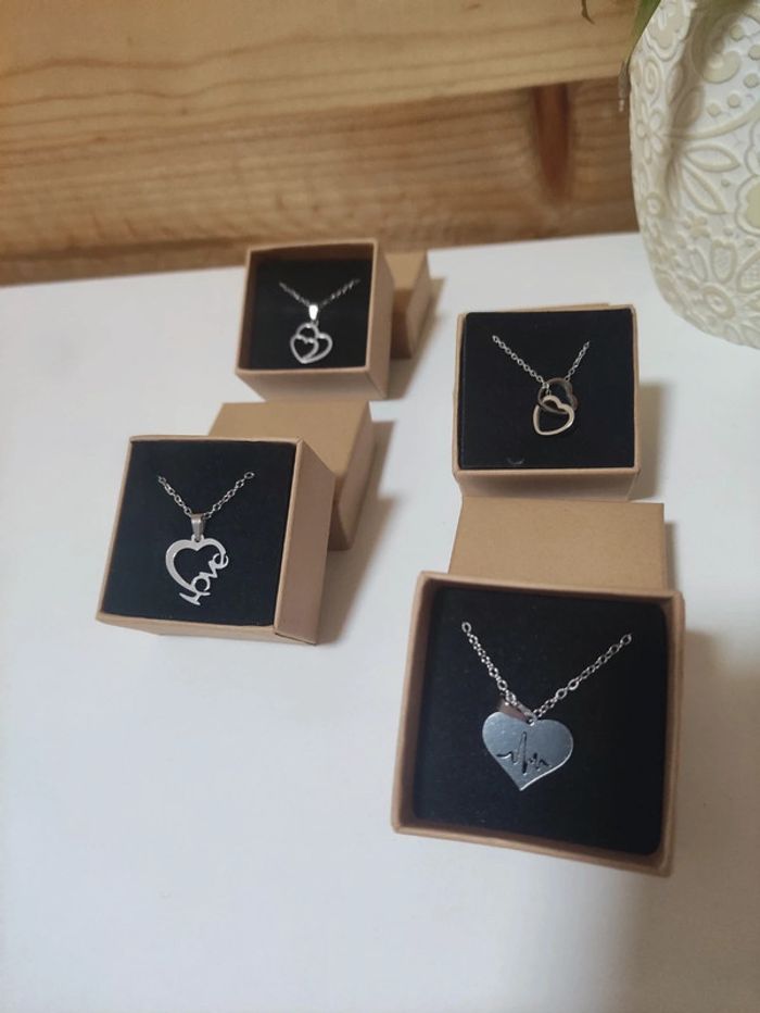 Collier pendentif et boîte - photo numéro 2