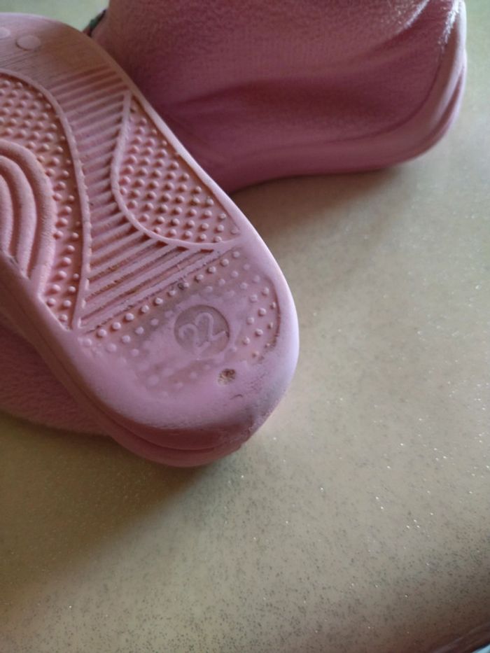 Pantoufles roses fermées bébé fille - photo numéro 4