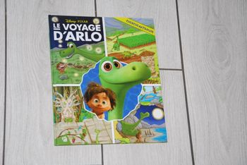 livre BD le voyage d'Arlo Disney cherche et trouve Broché