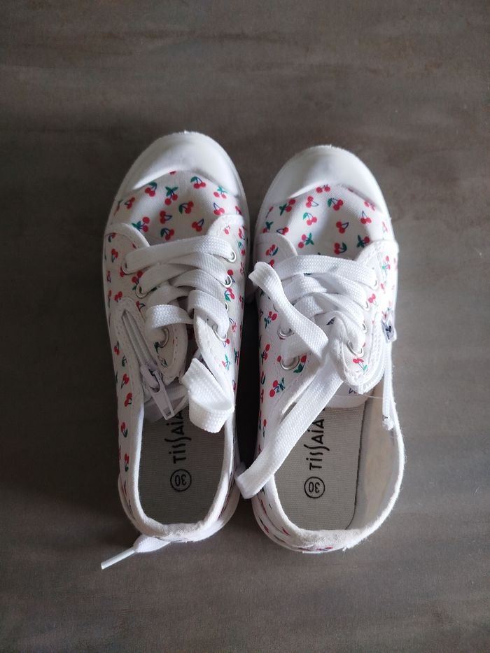 Chaussure feuille neuve pointure 30