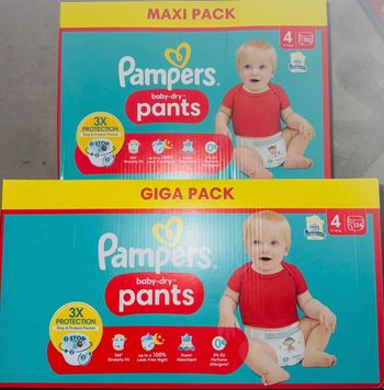 2 cartons de couches Pampers  taille 4