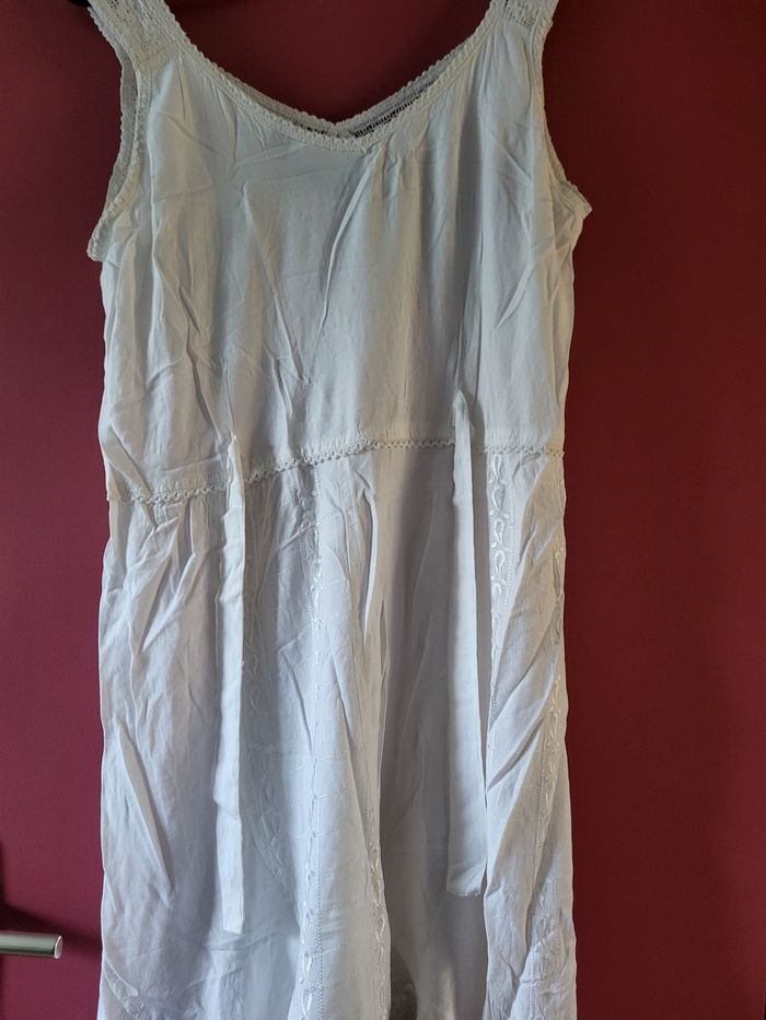 Robe blanche neuve - photo numéro 4