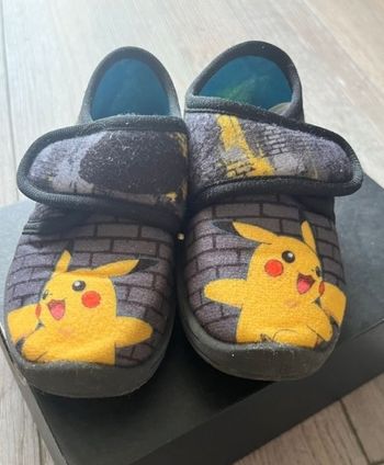 Chaussons imprimés Pikachu enfant