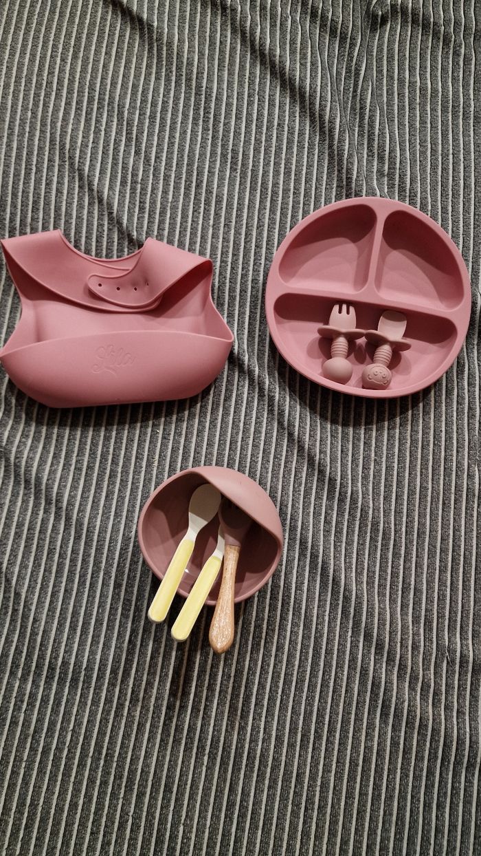 Lot de vaisselle bebe