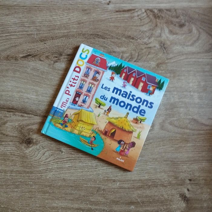 📚 Livre Mes p'tits docs Les maisons du monde #emyfleury_livres
