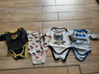 Lot 4 bodies manches longues 6 mois