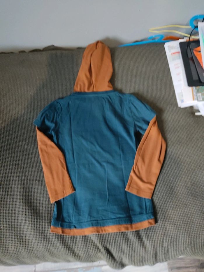 T-shirt manches longues à capuche 8 ans 🤩 - photo numéro 9