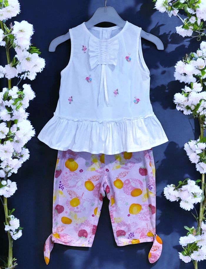 CATIMINI - ENSEMBLE 2P FILLE MOTIF FRUITS, DÉTAILS BRODERIES FLEURS & VOLANTS 4A - photo numéro 3
