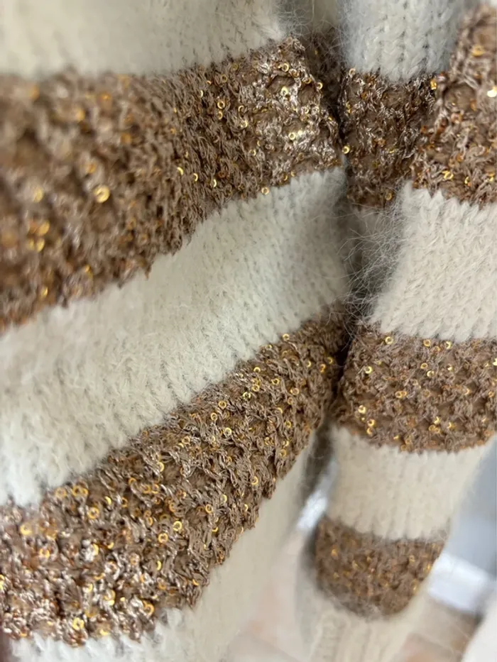 Pull tout doux avec sequins dorés. Taille unique - photo numéro 8
