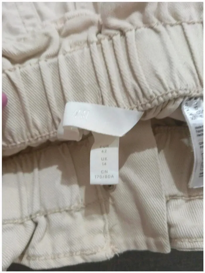 C41 short crème H&M 42 - photo numéro 3