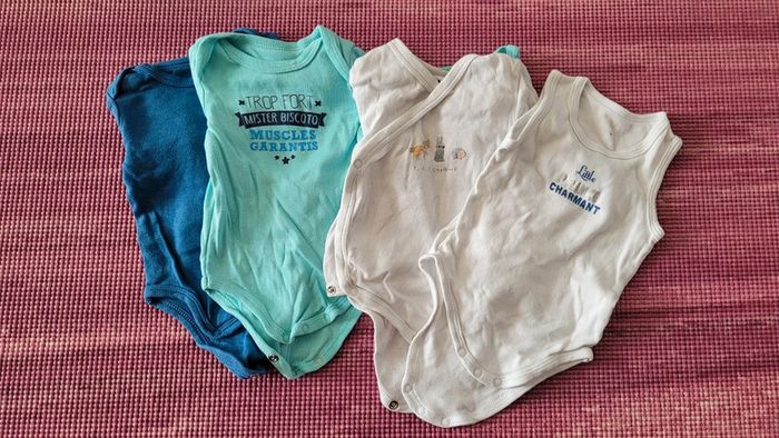 Lot de 4 bodys 3M