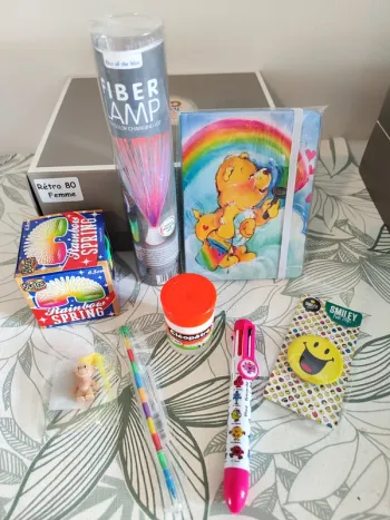 Coffret cadeau Rétro des années 80 femme contenant 8 cadeaux