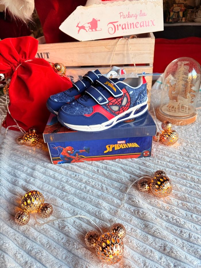 Basket Spiderman lumineux - photo numéro 3