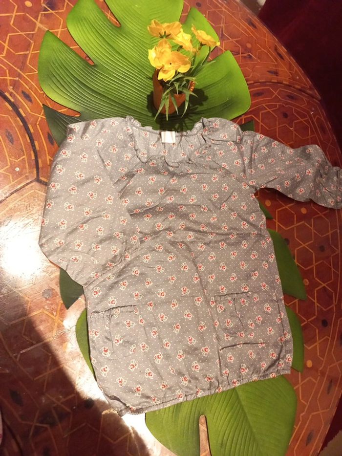 Très jolie robe a fleurs élégante 9 à 12 mois