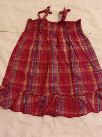 Robe à carreaux plusieurs couleurs bretelles plus volant le bas de la robe voir photos