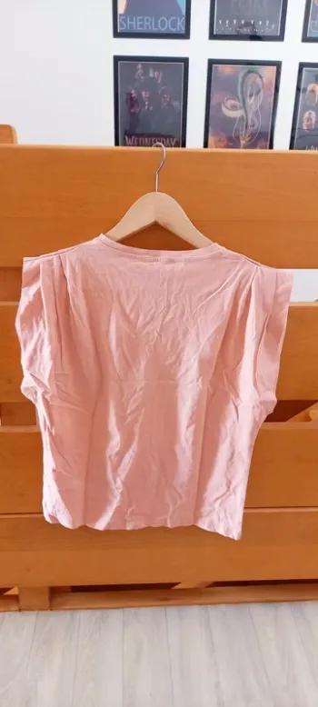 T-shirt volume épaules