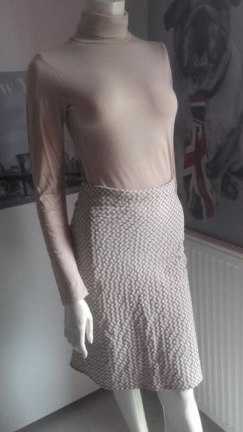 Jupe midi matière floquee état neuf